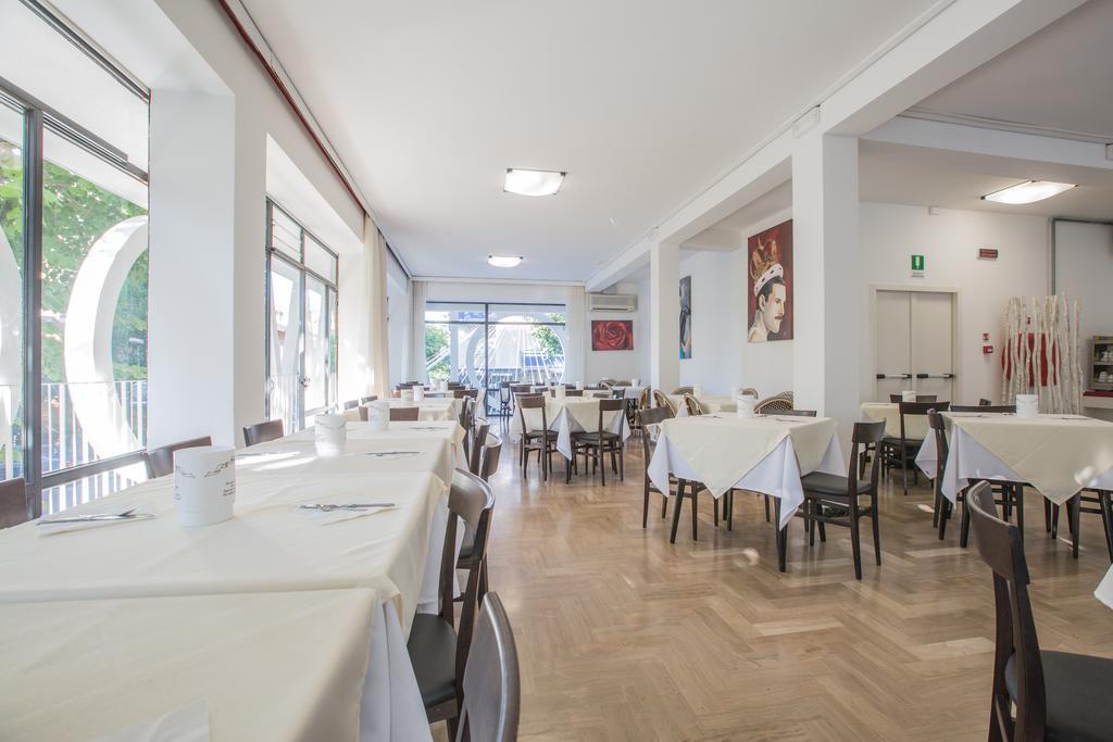 Hotel Hollywood Riccione Exterior foto