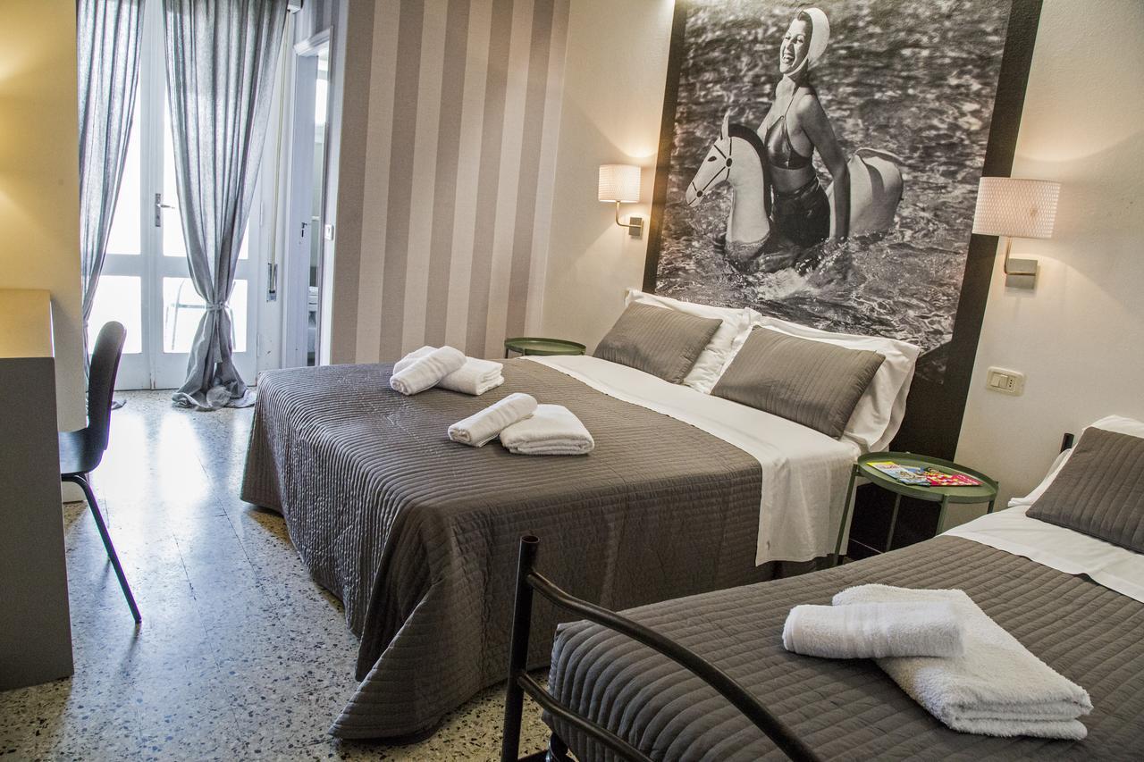 Hotel Hollywood Riccione Exterior foto